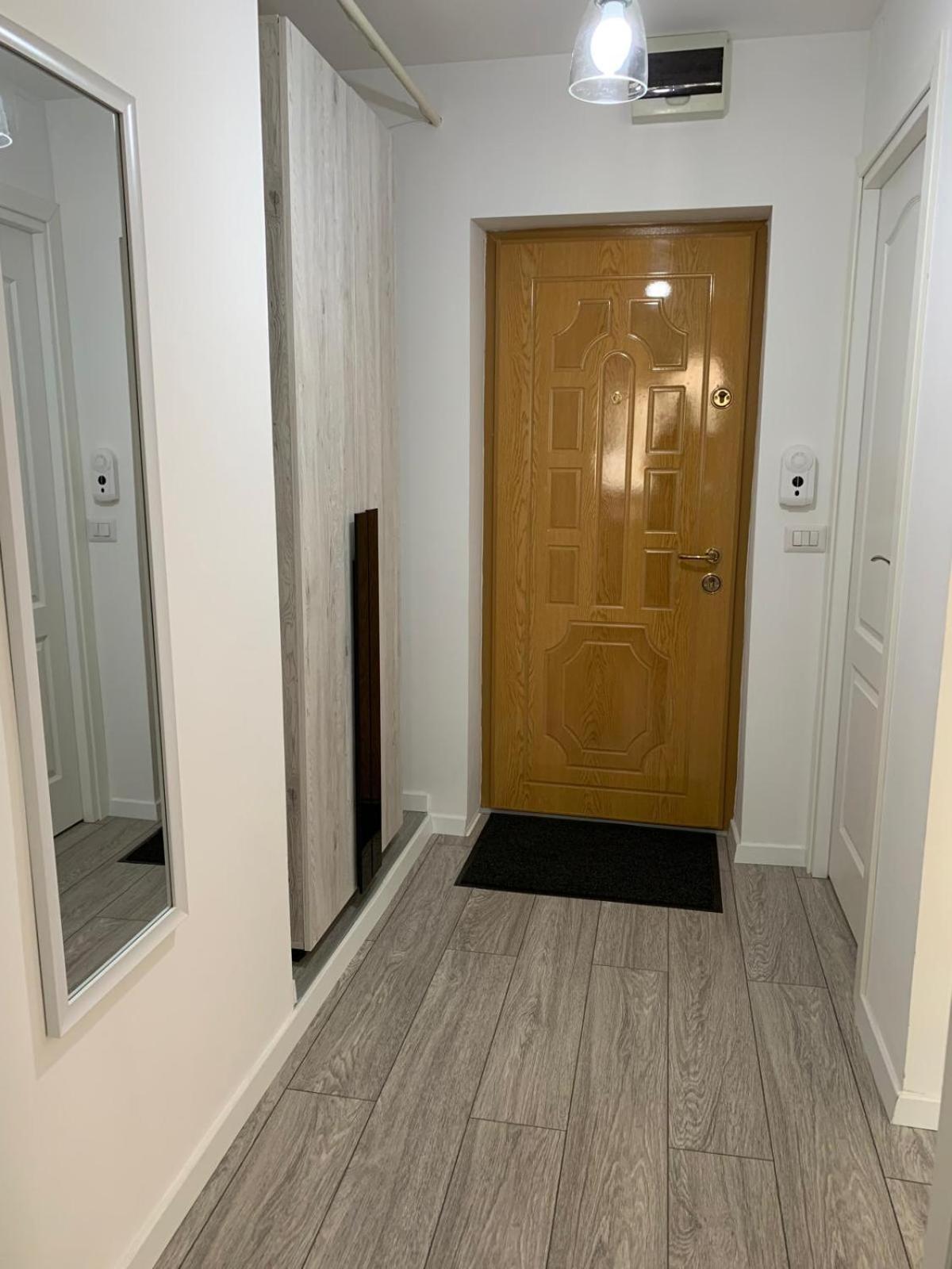 Rose Apartment Piatra Neamţ Exterior foto